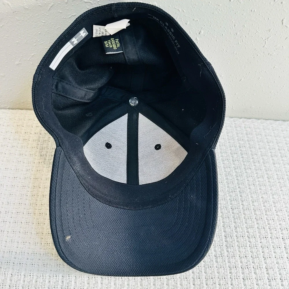 Under Armour Youth Blitzing Black Flex Fitted Hat Size YSM/YMD Kids Baseball Cap